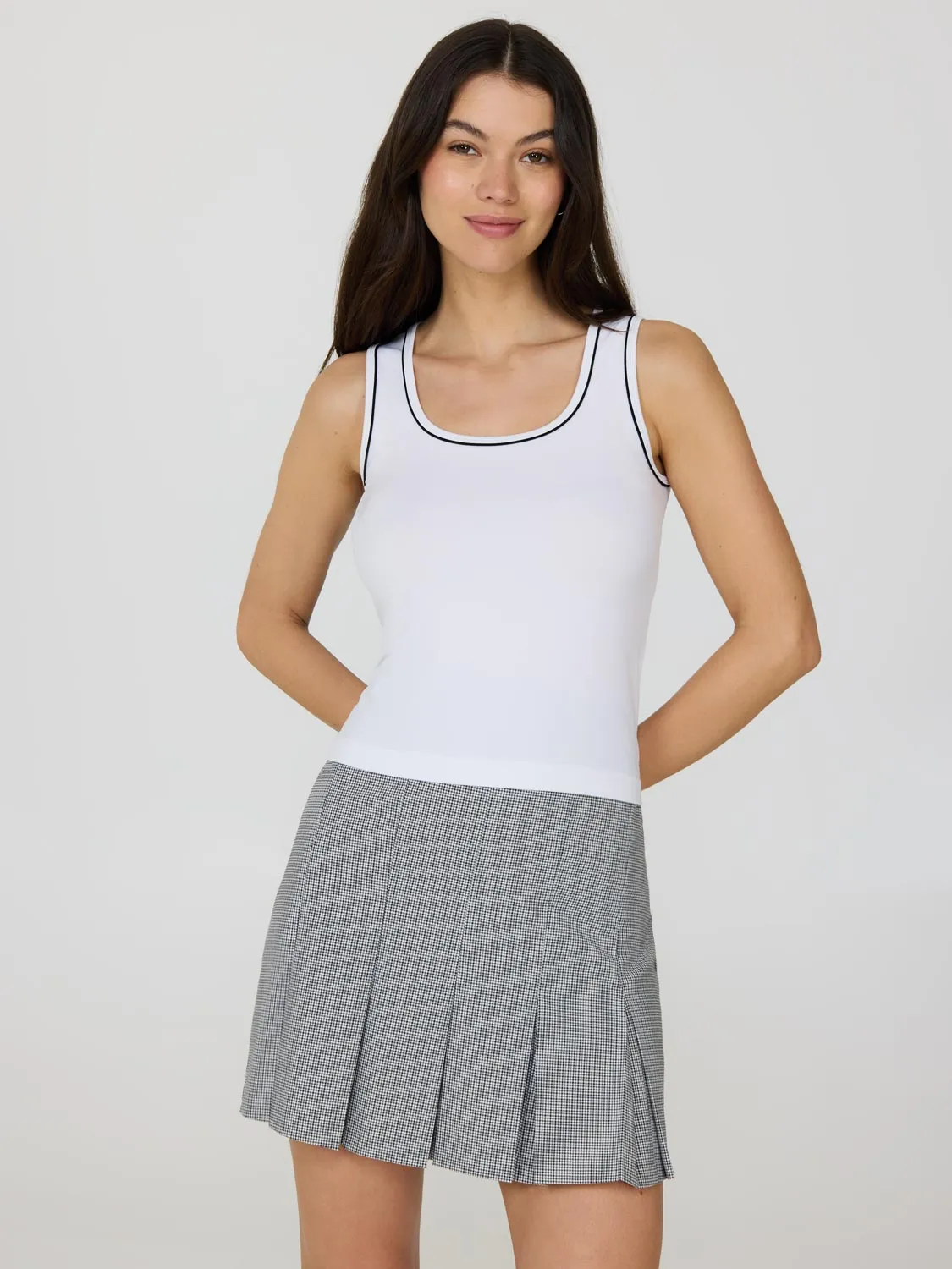 Contrast Trim Scoop Neck Tank Top Light Style Trend