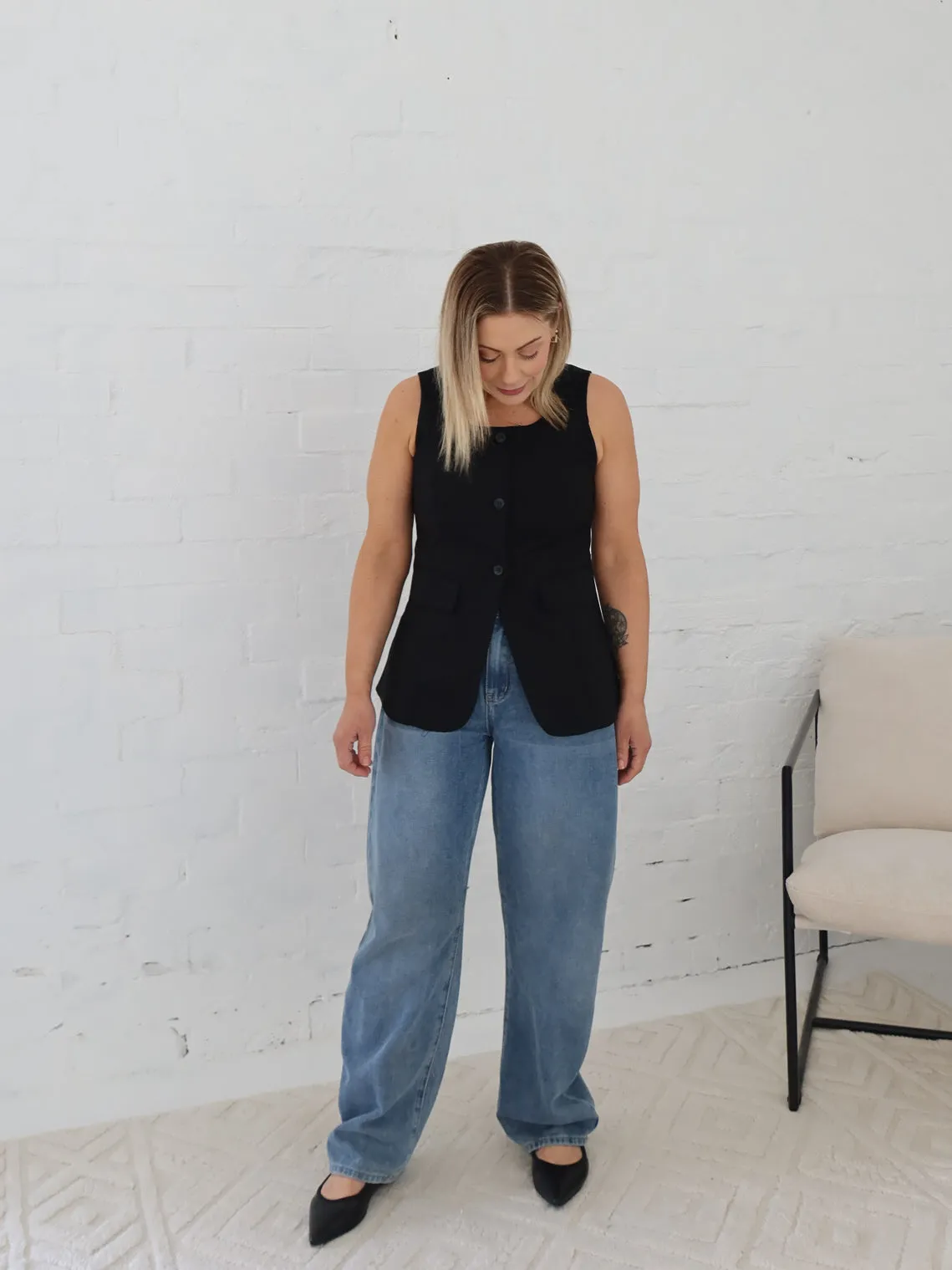 Atlas Barrel Jeans- Light Relaxed Style City Walk Trend Setter Streetwear Fan Evening Stroll Elegant