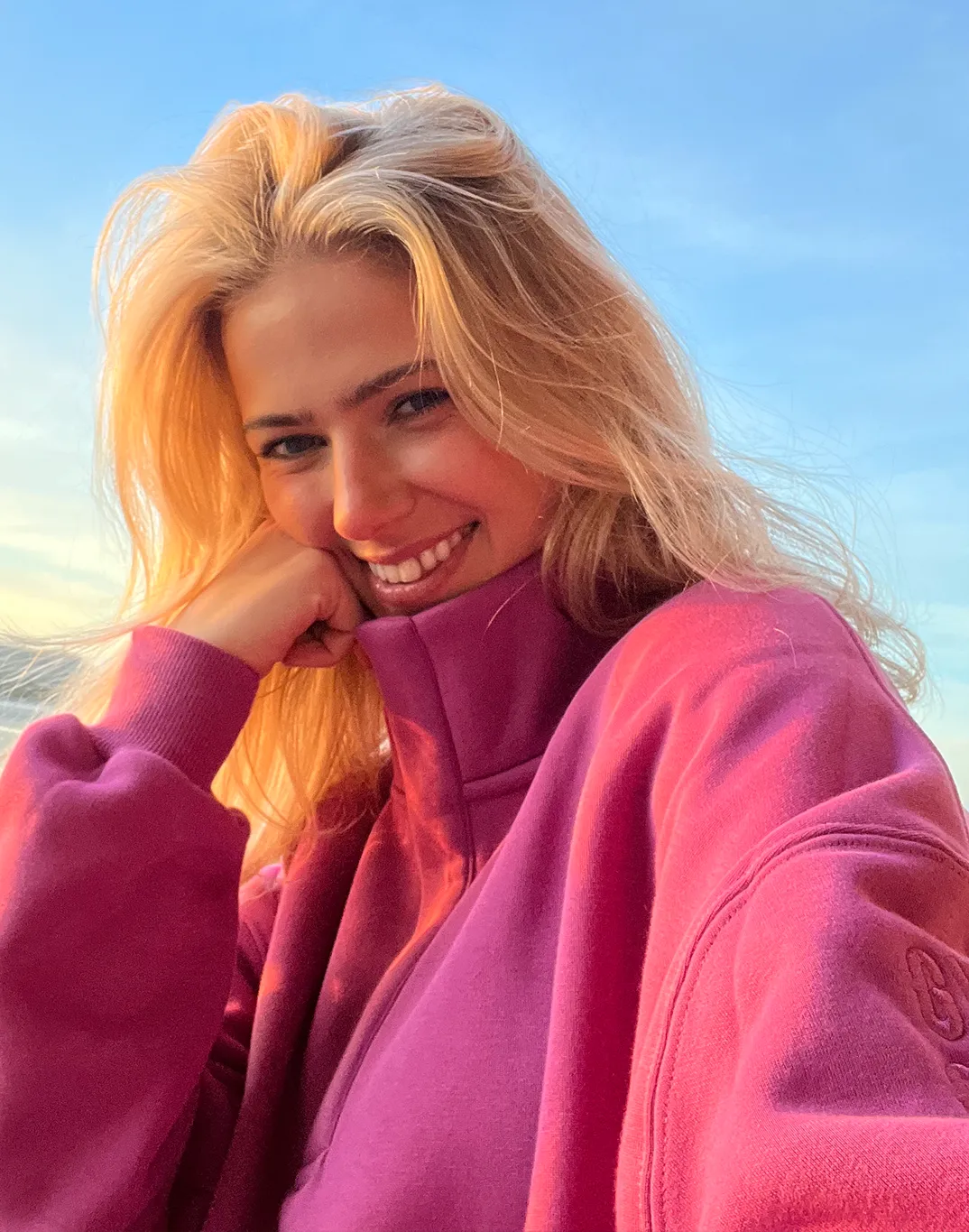 Chill Look Snap Collar Sierra Sweatshirt in Sangria Sunset