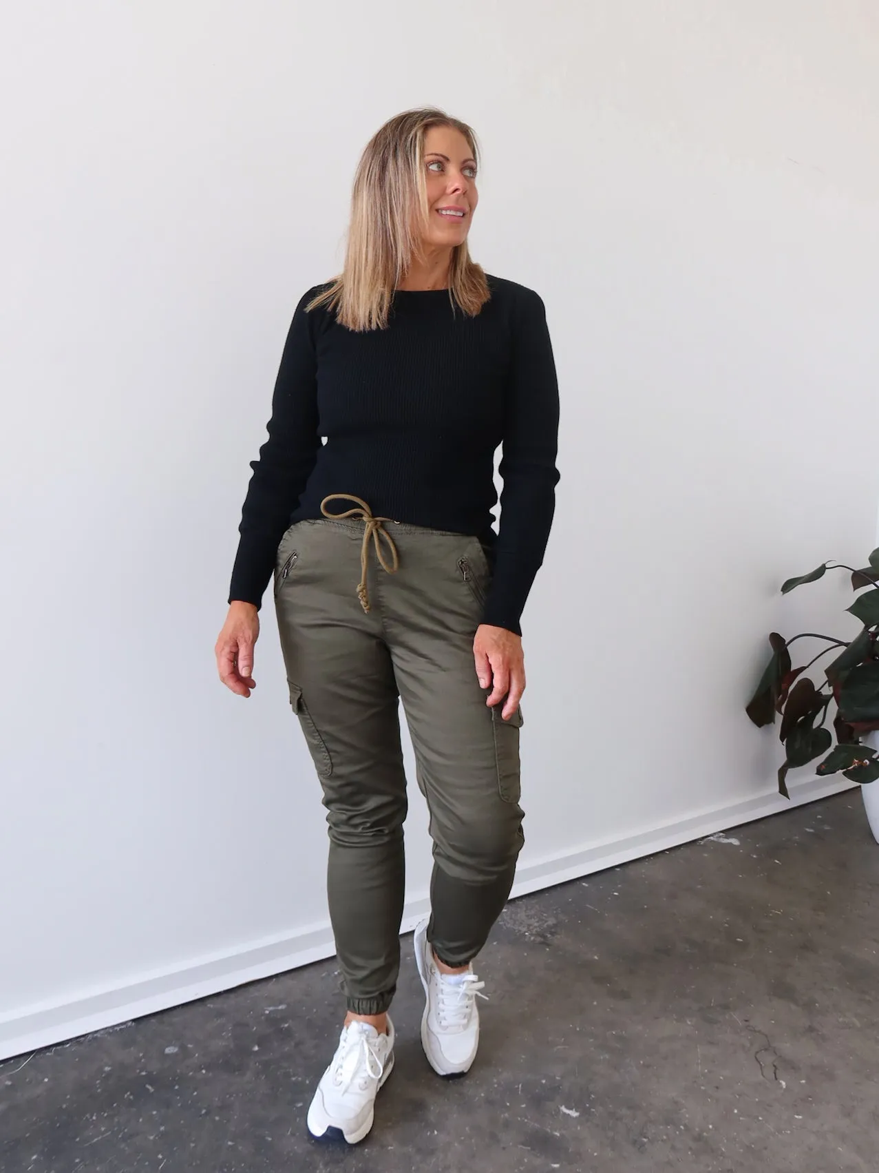 Form Fitting Minimalist Look Jordy Jeans - Khaki