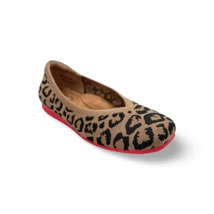 Niki Leopard Knit Fabric Flat photo shoot