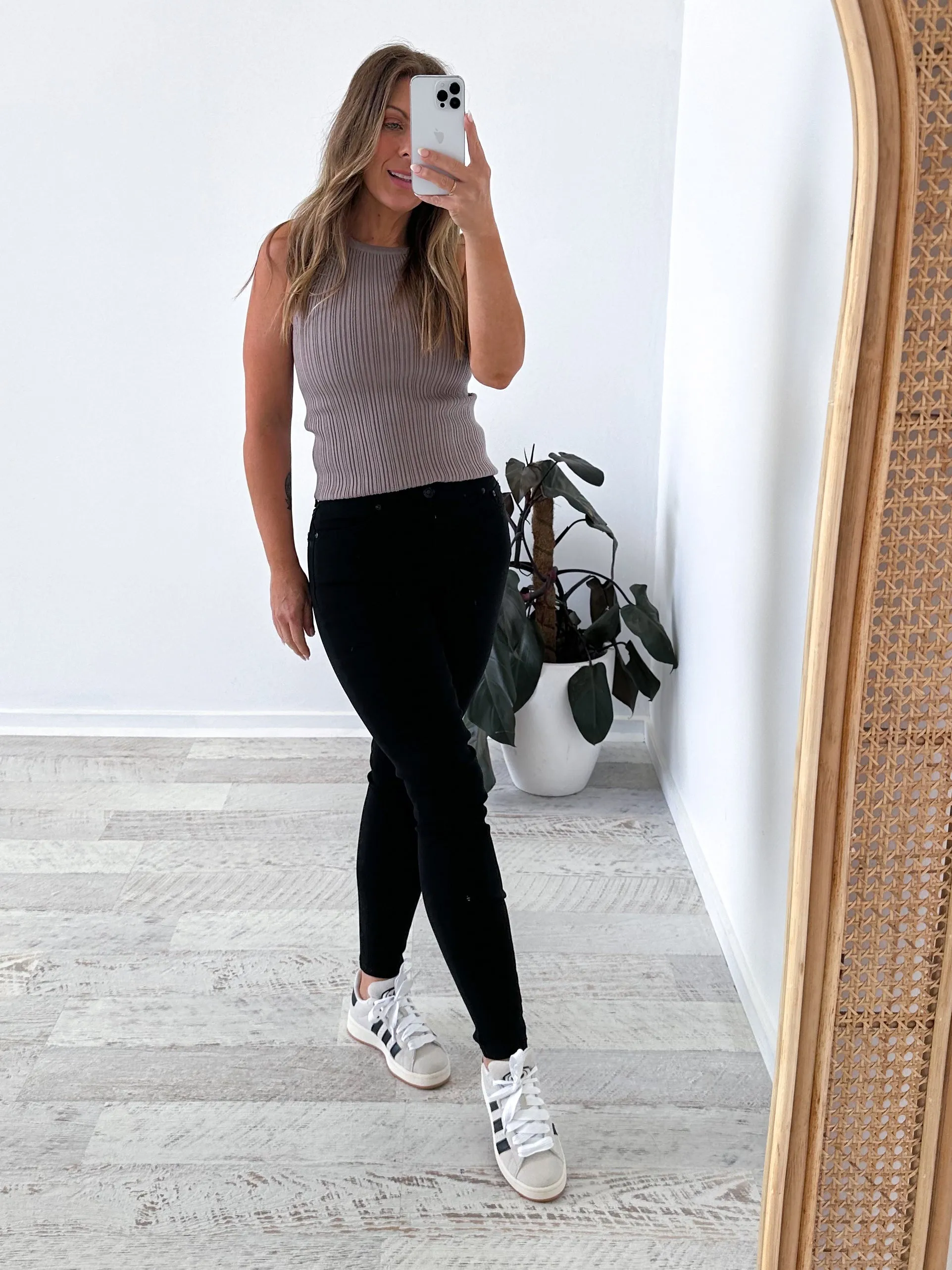 Alby Jeans - Black Closet Classic