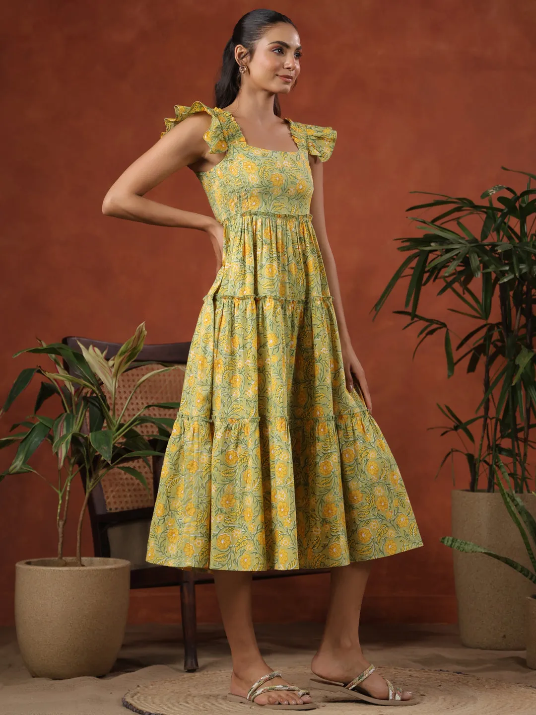 Women's Fit and Flare Dress Versatile Cut