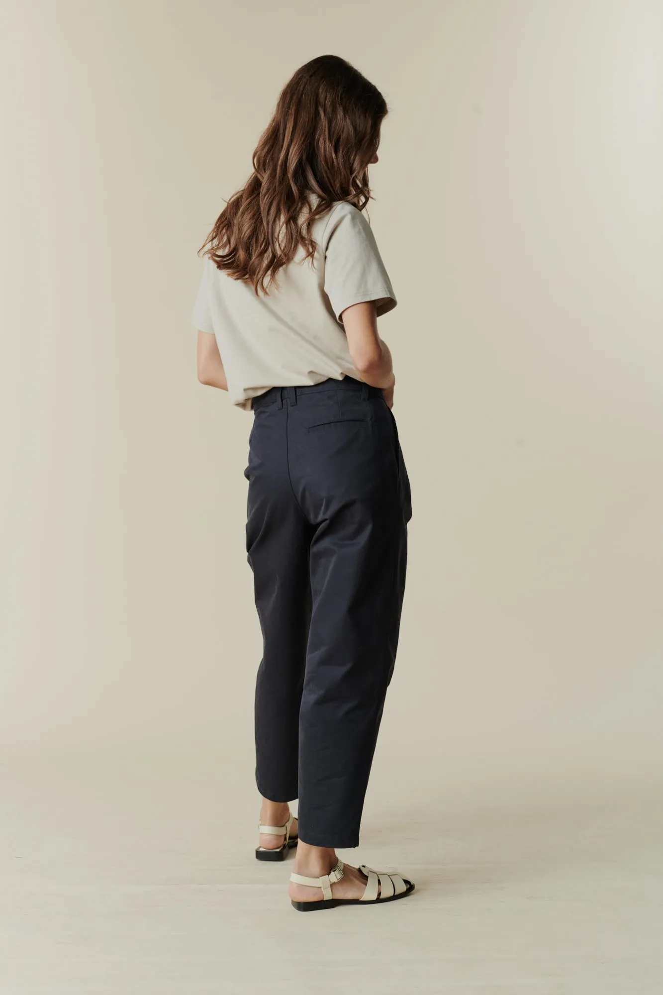 Seasonless wear Layer Ready Women's Pleated Trousers- Navy